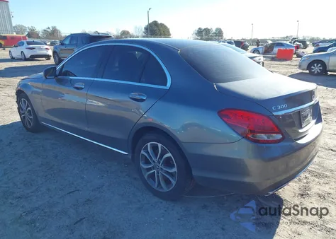 2018 Mercedes-Benz C 300 4Matic z USA, uszkodzony, nr VIN 55SWF4KB0JU235868